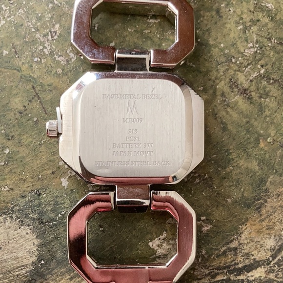 Beautiful Timepiece bracelet - Picture 6 of 9